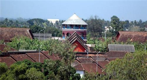 You are currently viewing വജ്രജൂബിലി പ്രമാണിച്ചു സല്‍സ്വഭാവികളായ തടവുകാരെ വിട്ടയക്കാന്‍ ആലോചനയുമായി കേരള പോലീസ്.