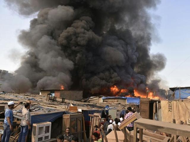 You are currently viewing മുംബൈയില്‍ തീപിടിത്തം.