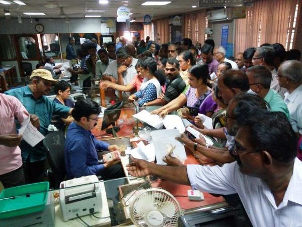 Read more about the article ഒരുമാസത്തെ നോട്ട് പ്രതിസന്ധിയുടെ തടവറയില്‍ ജനം.