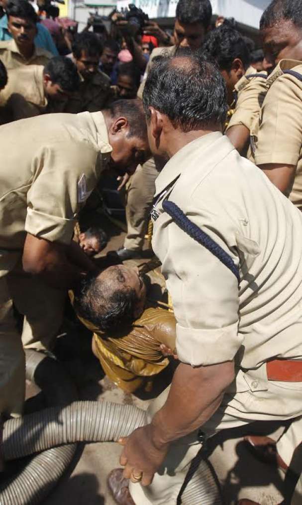 You are currently viewing രക്ഷാപ്രവര്‍ത്തനത്തിനിടെ മരിച്ച നൗഷാദിന്റെ ഭാര്യയ്ക്ക് ജോലി നല്‍കാന്‍ സര്‍ക്കാര്‍ ഉത്തരവ്.