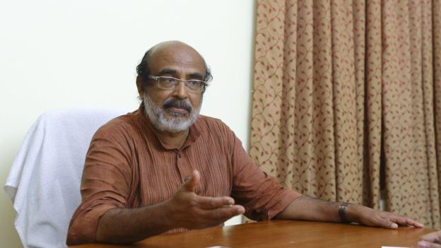 You are currently viewing നോട്ട് പ്രതിസന്ധി: സർക്കാർ സ്‌ഥാപനങ്ങളുടെ അക്കൗണ്ടുകൾ സഹകരണ ബാങ്കുകളിലേക്ക് മാറ്റാന്‍ നീക്കം.