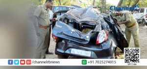 Read more about the article കാസര്‍കോട്ട് കാറപകടത്തില്‍ ഒരാള്‍ മരിച്ചു, രണ്ടു പേര്‍ക്ക് ഗുരുതര പരിക്ക്; അപകടത്തില്‍ പെട്ടത് തോക്കുമായി സഞ്ചരിച്ച യാത്രാ സംഘം.