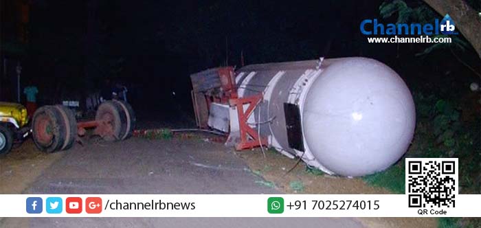 Read more about the article കുറ്റിപ്പുറത്ത് പാചക വാതക ടാങ്കര്‍ അപകടത്തില്‍പ്പെട്ടു ഇന്ധന ചോര്‍ച്ചയില്ലാത്തതിനാല്‍ വന്‍ ദുരന്തമൊഴിവായി.