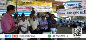 Read more about the article റോഡുകളുടെ ശോച്യാവസ്ഥയ്ക്ക് ശാശ്വത പരിഹാരം ആവശ്യപ്പെട്ട് ബദിയടുക്കയില്‍ ജനകീയ പ്രക്ഷോഭം കത്തിപ്പടരുന്നു.