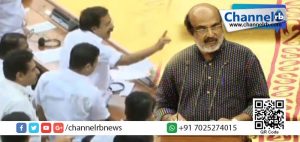 Read more about the article ബജറ്റ് ചോര്‍ന്നു…സഭയില്‍ നാടകീയ രംഗങ്ങള്‍; ധനമന്ത്രി സഭയിലും പ്രതിപക്ഷ നേതാവ് മീഡിയാ റൂമിലും ഒരേ സമയം ബജറ്റ് അവതരിപ്പിച്ചു.