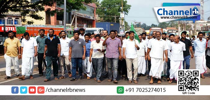 You are currently viewing മദ്രസാധ്യാപകന്റെ കൊലപാതകത്തില്‍ പ്രതിഷേധിച്ച് കാസര്‍കോട്ട് വിവിധ സ്ഥലങ്ങളില്‍ പ്രകടനം നടത്തി.