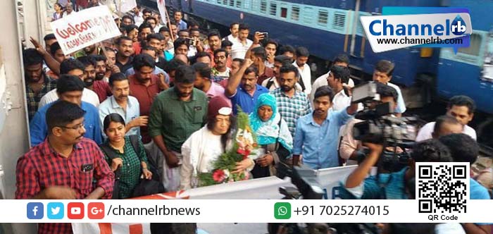 You are currently viewing ഇറോം ശര്‍മിളക്ക് തിരുവനന്തപുരത്ത് ഉജ്ജ്വല സ്വീകരണം; പിണറായിയെയും വി.എസിനെയും കാണും.