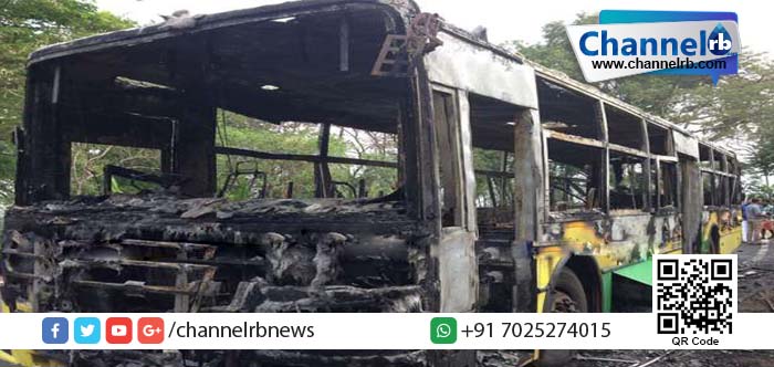Read more about the article തൊടുപുഴയില്‍ ഓടിക്കൊണ്ടിരുന്ന ലോ ഫ്ളോര്‍ ബസ്സിന് തീപിടിച്ചു; യാത്രക്കാര്‍ തലനാരിഴയ്ക്ക് രക്ഷപ്പെട്ടു.