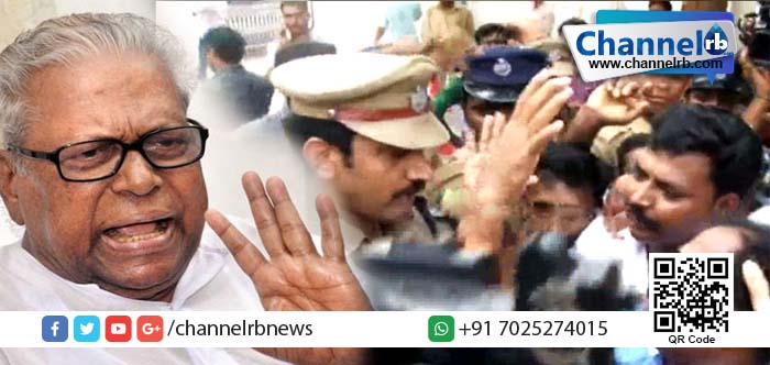 You are currently viewing ജിഷ്ണുവിന്റെ അമ്മ മഹിജയെ അറസ്റ്റ് ചെയ്ത സംഭവം; പോലീസ് നടപടിക്കെതിരെ വി.എസ്സും ചെന്നിത്തലയും ആഞ്ഞടിക്കുന്നു.