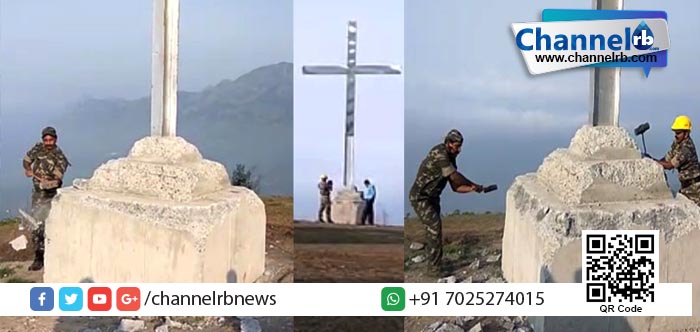 Read more about the article മൂന്നാറിലെ കൈയേറ്റം ഒഴിപ്പിക്കല്‍; പാപ്പാത്തിചോലയില്‍ സ്ഥാപിച്ച കൂറ്റന്‍ കുരിശ് നീക്കം ചെയ്യുന്നു.