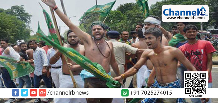 You are currently viewing ലാലുപ്രസാദ് യാദവിന്റെ വീട്ടിലും ഓഫീസിലും റെയ്ഡ് നടത്തിയതില്‍ പ്രതിഷേധിച്ച് ആര്‍.ജെ.ഡി പ്രവര്‍ത്തകരുടെ വ്യത്യസ്തമായ സമരം.