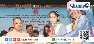 Read more about the article പരീക്ഷകളില്‍ ഉന്നത വിജയം നേടിയ വിദ്യാര്‍ത്ഥികള്‍ക്ക് 1 ലക്ഷം രൂപയും ടാബ്‌ലറ്റും സമ്മാനമായി നല്‍കി യോഗി.