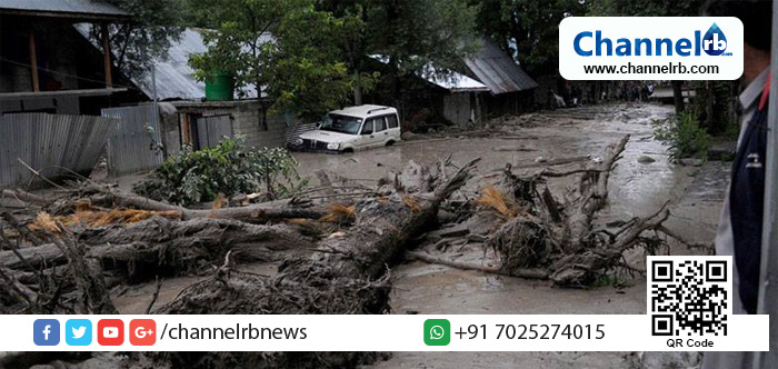 You are currently viewing ജമ്മു കാശ്മീരില്‍ മേഘവിസ്‌ഫോടനവും പ്രളയവും; മൂന്ന് മരണം, ആറ് വീടുകള്‍ ഒലിച്ചു പോയി