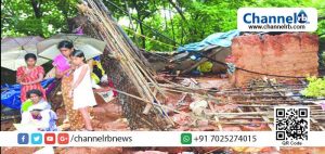 Read more about the article കനത്ത മഴയില്‍ ആകെയുള്ള വീട് തകര്‍ന്നുവീണു; സുഗന്ധിയും മക്കളും ഇനി കഴിയേണ്ടത് പെരുമഴയത്ത്