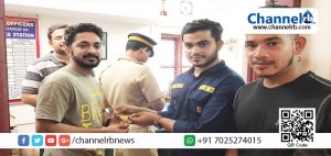 Read more about the article പൊന്നിനേക്കാള്‍ വില വരുന്ന സത്യസന്ധത; കളഞ്ഞു കിട്ടിയ അഞ്ചുപവന്‍ സ്വര്‍ണ്ണമാല തിരിച്ചേല്‍പ്പിച്ച് യുവാവ് മാതൃകയായി