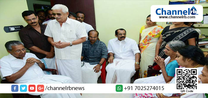 You are currently viewing അപകടത്തില്‍ മരിച്ച മാധ്യമപ്രവര്‍ത്തകന്‍ പ്രകാശന്‍ കുട്ടമത്തിന്റെ വീട് മുഖ്യമന്ത്രി  സന്ദര്‍ശിച്ചു