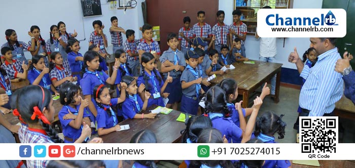 You are currently viewing മീസില്‍സ് റൂബെല്ല പ്രതിരോധ കുത്തിവയ്പ് നാളെ അവസാനിക്കും; കാസര്‍കോട് ജില്ലാ കലക്ടര്‍ സ്‌കൂളുകള്‍ സന്ദര്‍ശിച്ചു