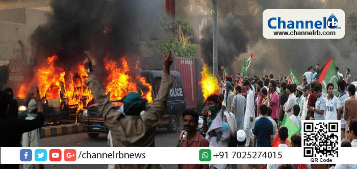 You are currently viewing പാക്കിസ്ഥാനില്‍ സര്‍ക്കാരിനെതിരെ കലാപം; വാര്‍ത്താമാധ്യമങ്ങള്‍ക്ക് അടക്കം സോഷ്യല്‍ മീഡിയകള്‍ക്ക് വിലക്കേര്‍പ്പെടുത്തി; ഒരാള്‍ കൊല്ലപ്പെട്ടു; ഒറ്റപ്പെട്ട് ലാഹോര്‍