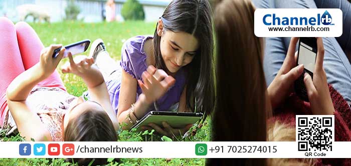 You are currently viewing സ്മാര്‍ട്ട് ഫോണ്‍ വില്ലനാകുന്നുവോ..? കൗമാരക്കാരായ പെണ്‍കുട്ടികളില്‍ ആത്മഹത്യാ പ്രവണത വര്‍ദ്ധിക്കുന്നതായി റിപ്പോര്‍ട്ട്