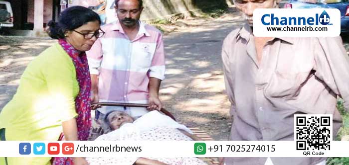 You are currently viewing കെട്ടിടത്തിലേക്ക് ചാഞ്ഞ തടി മുറിച്ചെന്ന പരാതി: ശയ്യാവലംബയായ തൊണ്ണൂറുകാരിയെ കട്ടിലില്‍ പോലീസ്‌റ്റേഷനിലെത്തിച്ചു