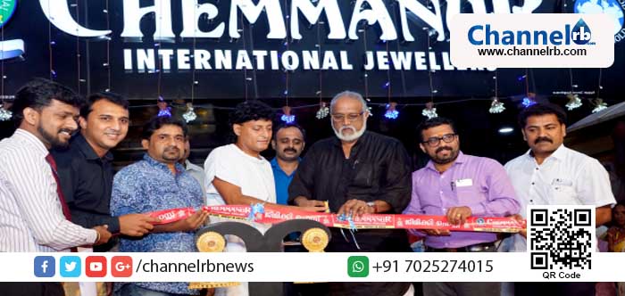 You are currently viewing ലോകത്തിലെ ഏറ്റവും വലിയ ജിമിക്കി കമ്മല്‍ ബോബി ചെമ്മണ്ണൂര്‍ ഇന്റര്‍നാഷണല്‍ ജ്വല്ലേഴ്സിന്റെ തൃശൂര്‍ ഷോറൂമില്‍