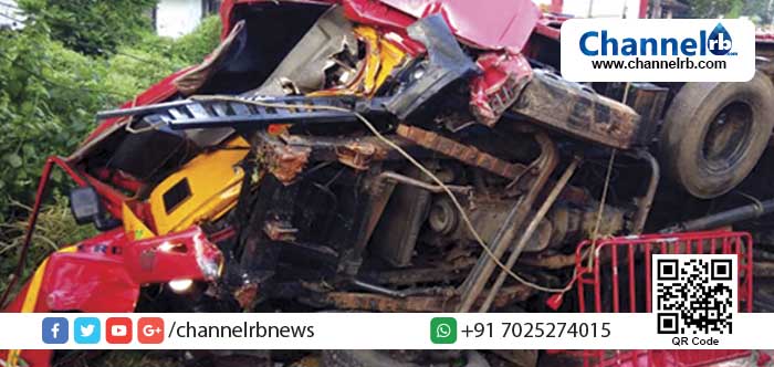 You are currently viewing ചെറുകുന്ന് കെ.എസ്.ടി.പി റോഡില്‍ നിയന്ത്രണം വിട്ട വാന്‍ വൈദ്യുത തൂണിലിടിച്ച് മൂന്നുപേര്‍ക്ക് പരിക്ക്