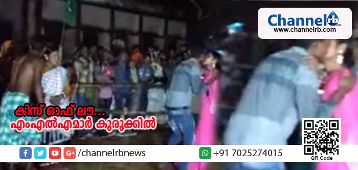 You are currently viewing വീണ്ടും കിസ് ഓഫ് ലൗ… ജാര്‍ഖണ്ഡിലെ എംഎല്‍എമാര്‍ കുരുക്കില്‍; കൂട്ട ചുംബനം വീഡിയോ വൈറലായി