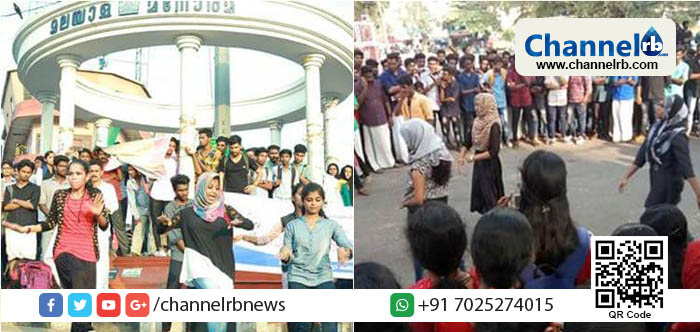 You are currently viewing ‘മതതീവ്രവാദ ഫത്വകള്‍ക്ക് മറുപടി മാനവീകതയാണ്’; പ്രതിഷേധത്തിന്റെ ഫ്‌ളാഷ് മോബുമായി എസ്.എഫ്.ഐ; അധിക്ഷേപങ്ങള്‍ക്ക് തക്ക മറുപടി നല്‍കി പെണ്‍കുട്ടികള്‍ ആടി പാടി