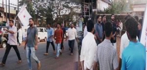 Read more about the article മധ്യവയ്ക്കയെ കയ്യേറ്റം ചെയ്ത വില്ലേജ് ഓഫിസറെ സ്ഥലം മാറ്റണമെന്നാവശ്യപ്പെട്ട് ഡി.വൈ.എഫ്.ഐ പ്രകടനം നടത്തി