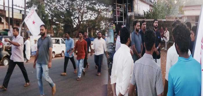 You are currently viewing മധ്യവയ്ക്കയെ കയ്യേറ്റം ചെയ്ത വില്ലേജ് ഓഫിസറെ സ്ഥലം മാറ്റണമെന്നാവശ്യപ്പെട്ട് ഡി.വൈ.എഫ്.ഐ പ്രകടനം നടത്തി