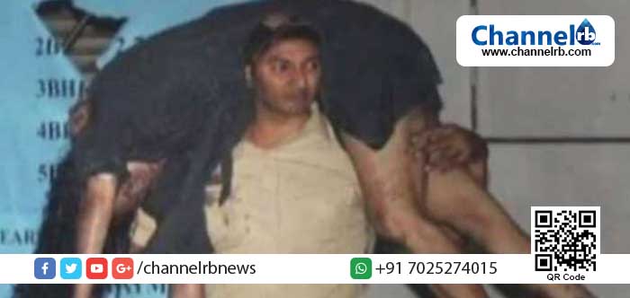 You are currently viewing മുംബൈയിലെ കമലമില്ലില്‍ തീപടരുമ്പോള്‍ ജീവന്‍ പണയം വെച്ച് അവരെ തോളിലേറ്റി; സുദര്‍ശന്‍ എന്ന പോലിസുകാരന്‍ രക്ഷിച്ചത് മൂന്നു ജീവന്‍