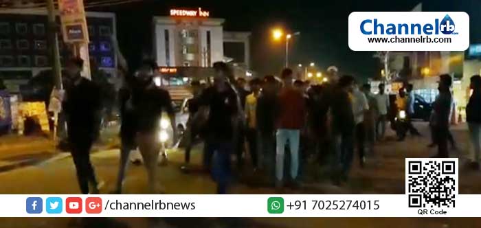 You are currently viewing ബൈക്കില്‍ കാറിടിച്ച് എം.ബി.എ വിദ്യാര്‍ഥിമരിച്ച സംഭവത്തില്‍ പ്രതിഷേധപ്രകടനം നടത്തിയ 50 ഓളം പേര്‍ക്കെതിരേ കേസ്