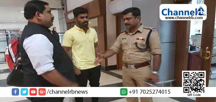 You are currently viewing ജാനകി ടീച്ചര്‍ വധക്കേസിലെ മുഖ്യപ്രതി അരുണിനെ നാട്ടിലെത്തിച്ചു; പുലിയന്നൂരില്‍ പ്രതിയുമായി പോലിസ് തെളിവെടുപ്പ് നടത്തി