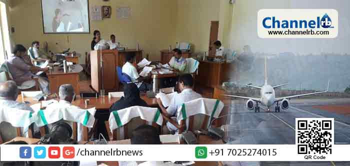 You are currently viewing കാസർകോട്ടെ പെരിയയിൽ ചെറു വിമാനത്താവളം ആരംഭിക്കാനുറച്ച് ജില്ലാപഞ്ചായത്തിൻ്റെ ബജറ്റ് അവതരണം; ബജറ്റിനെ നിരാകരിച്ച് ഇടത് അംഗങ്ങൾ; സ്വന്തം കെട്ടിടത്തിലെ ടോയ്‌ലെറ്റ് നന്നാക്കിട്ട് പോരെ താങ്ങാൻ പറ്റാത്ത പദ്ധതിയെന്ന് ബി.ജെ.പി അംഗം; വിമാനത്താവളം യാഥാർഥ്യമായാൽ മണിക്കൂറുകൾക്കുള്ളിൽ രാജ്യത്തിൻ്റെ പലഭാഗത്തും എത്തിപെടാനാകും