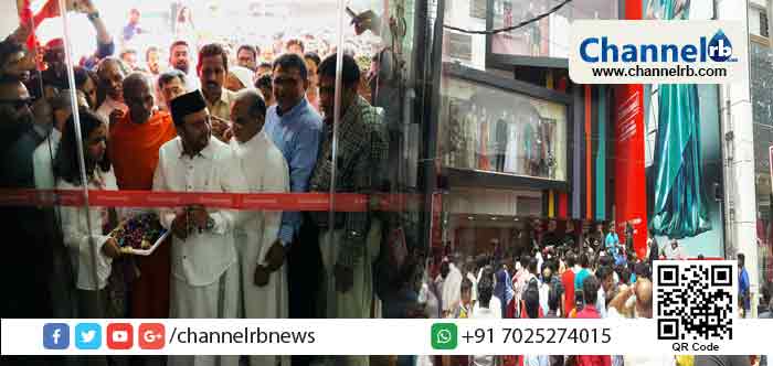 You are currently viewing കുറഞ്ഞ വിലയിലും ഗുണമേന്മയിലും വസ്ത്രങ്ങള്‍ സ്വന്തമാക്കാനുള്ള അവസരവുമായി ഇമ്മാനുവല്‍ സില്‍ക്സിന്‍റെ കാഞ്ഞങ്ങാട് ഷോറൂം പ്രവര്‍ത്തനം ആരംഭിച്ചു