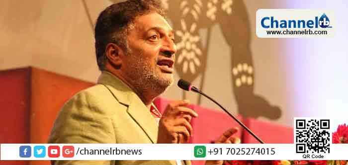 You are currently viewing നടന്‍ പ്രകാശ് രാജിന്‍റെ വാഹനം ബി.ജെ.പി പ്രവര്‍ത്തര്‍ തടഞ്ഞു; മോദി അനുകൂല മുദ്രാവാക്യം മുഴക്കിയ പ്രവര്‍ത്തകരെ കോമാളിക്കൂട്ടമെന്ന് പരിഹസിച്ച് പ്രകാശ് രാജ്