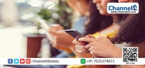 Read more about the article കുട്ടികളെ ശ്രദ്ധിക്കാന്‍ പോലും കഴിയാതെ ഫേസ്ബുക്കിനും വാട്ട്‌സാപിനും അടിമയായി വീട്ടമ്മ; മൊബൈല്‍ ഫോണ്‍ വാങ്ങിക്കൊടുക്കേണ്ടിവന്ന ഭര്‍ത്താവ് യുവതിയോട് ചെയ്തത്