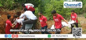 Read more about the article ഉറ്റവരില്ലാത്ത വൃദ്ധന്‍റെ  ഭൗതീക ശരീരം ഏറ്റുവാങ്ങാന്‍ ആരുമെത്തിയില്ല; ജാതിമതഭേദം നോക്കാതെ ആ മനുഷ്യന്‍റെ  സംസ്‌കാരം നടത്തി വിഖായ ടീം മാതൃകയായി