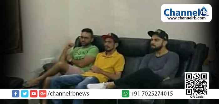 You are currently viewing സിറാജ് വിളിച്ചു; താരജാടയില്ലാതെ ഇന്ത്യന്‍ നായകന്‍ വിരാട്ട് കോഹിലി സിറാജിൻ്റെ  വീട്ടിലേക്ക് വിരുന്നിനെത്തി