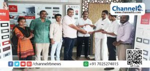 Read more about the article വ്യാപാരി വ്യവസായി ഏകോപന സമിതിയുടെ സഹകരണത്തോടെ ചാനല്‍ ആര്‍.ബി ചെര്‍ക്കളയിലും ഫ്രണ്ട്ലി കാര്‍ഡ് വിതരണം തുടങ്ങി