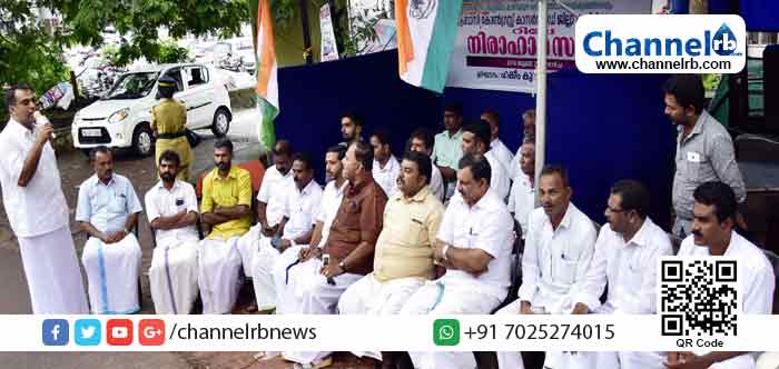 You are currently viewing അന്ത്യോദയ എക്സ്പ്രസിന് കാസര്‍കോട്ട് സ്‌റ്റോപ് തരുമോ? പ്രവാസി കോണ്‍ഗ്രസ് നിരാഹാര സമരത്തില്‍ വന്‍ ജനപങ്കാളിത്തം