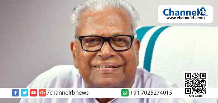 You are currently viewing സ്ത്രീവിരുദ്ധമായാണ് ‘അമ്മ’ സംഘടന പ്രവര്‍ത്തിക്കുന്നതെന്ന് തുറന്നു പറഞ്ഞതിന് അഭിനന്ദനങ്ങള്‍: മലയാള നടിമാരുടെ രാജി ധീരമെന്ന് വി.എസ് അച്യുതാനന്ദന്‍