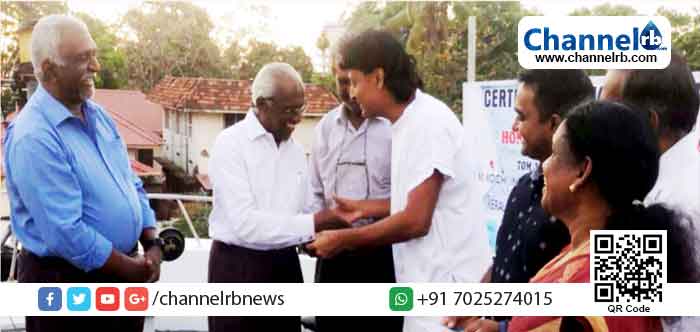 You are currently viewing ഡോ. ബോബി ചെമ്മണ്ണൂരിന് അന്താരാഷ്ട്ര പവർ ബോട്ട് ഹാൻഡിലിംഗ് സർട്ടിഫിക്കറ്റ്