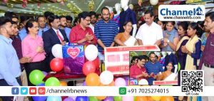 Read more about the article പതിനഞ്ച് ദമ്പതികൾക്ക് ഹണിമൂൺ ട്രിപ്പും, ബമ്പർ സമ്മാനമായി ഒരാൾക്ക് റൈനോൾട് കിഡ് കാറും: ഇമ്മാനുവൽ സിൽക്സിൽ വെഡിങ് ഫെസ്റ്റ് നറുക്കെടുപ്പ് നടന്നു