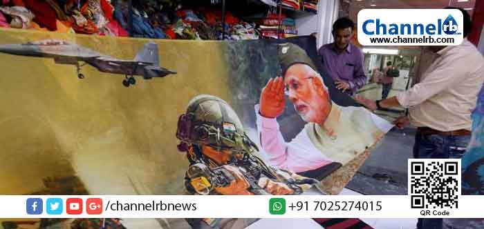 You are currently viewing സാരി വാങ്ങി രാജ്യസ്നേഹിയാകൂ; വ്യോമസേനയോടൊപ്പം നരേന്ദ്രമോദിയുടെ ചിത്രം പതിച്ച സാരികൾ വിൽപ്പന നടത്തി പണം കൊയ്ത് ഗുജറാത്ത് കമ്പനി