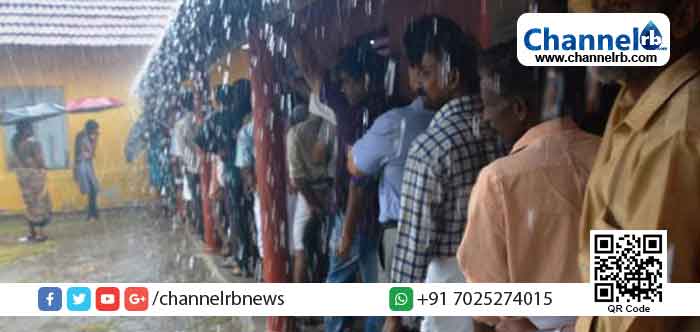 You are currently viewing കഴിഞ്ഞ ലോക്‌സഭാ തെരഞ്ഞെടുപ്പിലെ പോളിംഗ് ശതമാനത്തെ മറികടന്ന് കേരളത്തില്‍ ഈ വർഷത്തെ പോളിംഗ് നിരക്ക്; 74 ശതമാനം പിന്നിട്ടു