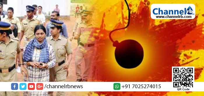 You are currently viewing കാസര്‍കോട് പിലാത്തറയില്‍ കോണ്‍ഗ്രസ് ബൂത്ത് ഏജന്റിന്‍റെയും സി.പി.എമ്മുമായി തര്‍ക്കമുണ്ടായ ഷാര്‍ലറ്റിന്‍റെയും വീടിന് നേര്‍ക്ക് ബോംബേറ്