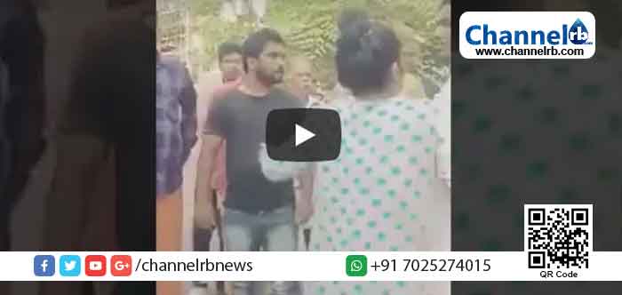 You are currently viewing പോലീസിനെ കാണുമ്പോൾ അന്നും ഇന്നും ഭീതിയോടെ ഒഴിയുന്ന ഒരു ജനത നമ്മൾ മാത്രമായിരിക്കും; കേരള പോലീസ് നടുറോട്ടിൽ യുവതിയെ മുട്ടുകാലിന് തൊഴിക്കുന്ന വീഡിയോ