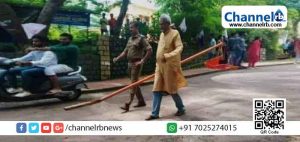 Read more about the article തലശേരി ബ്രണ്ണന്‍ കോളേജില്‍ എ.ബി.വി.പി. സ്ഥാപിച്ച കൊടിമരം പ്രിന്‍സിപ്പാള്‍ നേരിട്ട് പിഴുതുമാറ്റി; രാത്രിയില്‍ വീട്ടിലേക്ക് സംഘപരിവാര്‍ സംഘടനകളുടെ മാര്‍ച്ച്