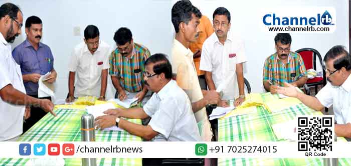 You are currently viewing സാങ്കേതികത്വം പറഞ്ഞ് അര്‍ഹര്‍ക്ക് മുന്‍ഗണനാ റേഷന്‍കാര്‍ഡുകള്‍ നിഷേധിക്കരുത്; മനുഷ്യാവകാശ കമ്മീഷന്‍